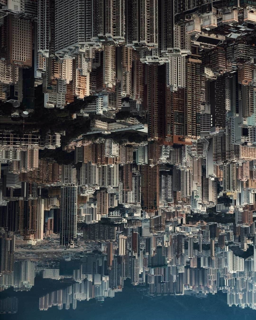 Discover Hong Kongさんのインスタグラム写真 - (Discover Hong KongInstagram)「Seeing Hong Kong upside-down. 顛倒看香港，超乎想像！ 香港を逆さに見ると？！ 📷: @siuming_ph #DiscoverHongKong #repost」4月26日 19時01分 - discoverhongkong