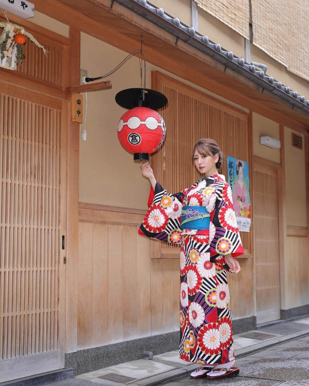 神尾美月さんのインスタグラム写真 - (神尾美月Instagram)「おおきに🍱 . #神尾美月#着物#着物アレンジ#浴衣#浴衣女子#レースクイーン#天使#京都#ポートレート#祇園#ドリエン#rq#サーキット#メイク#うさぎメイク#猫目#kyoto#sakura#me#make#supergt#instapic#instagood#instafashion#japanesegirl##좋아요그램#인스타그램#팔로우#照片#🌸」4月26日 19時02分 - mizuki_c0515