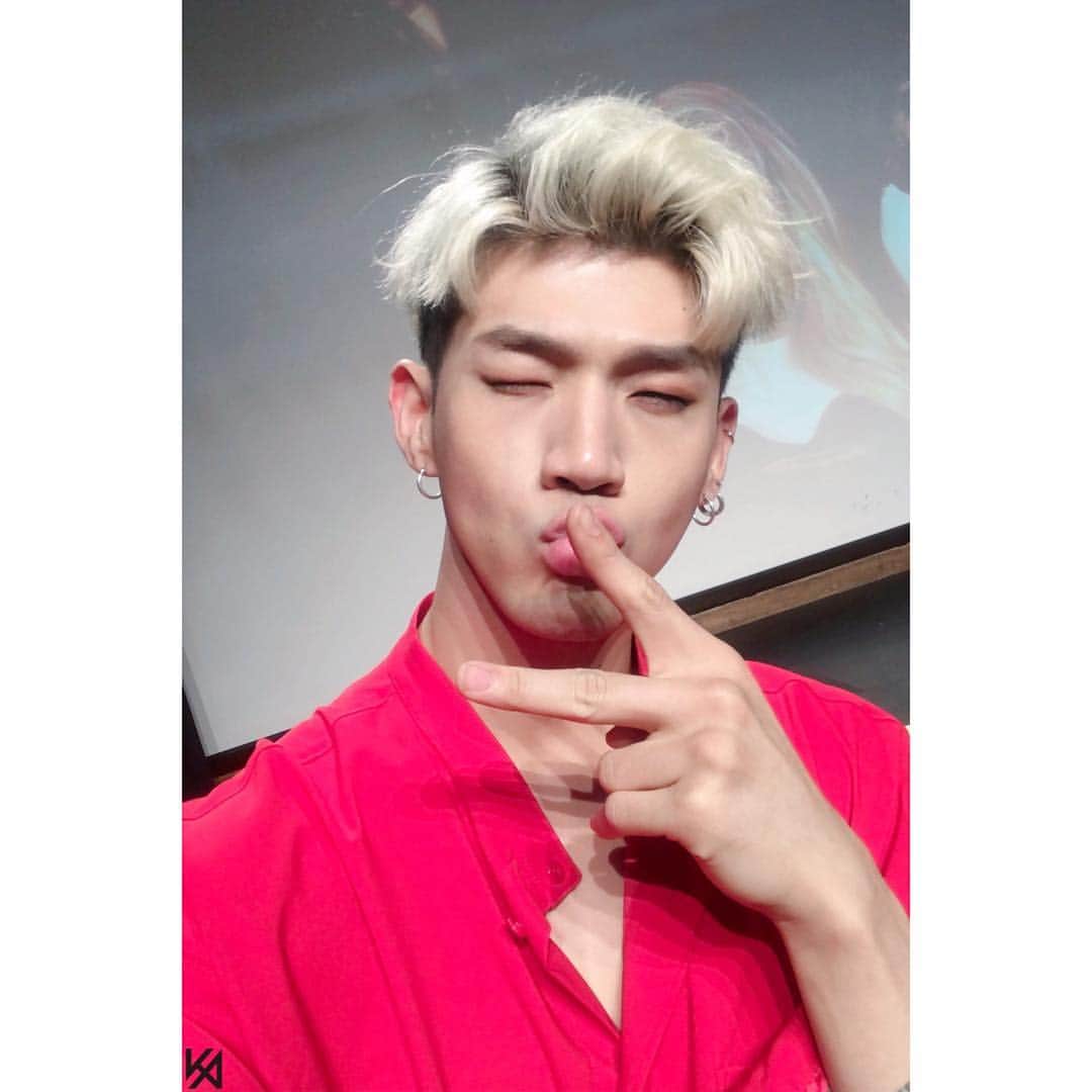 K.A.R.Dさんのインスタグラム写真 - (K.A.R.DInstagram)「‪V팬십 "HIDDEN KARD 1기"에게만 공개하는 비하인드 사진📸‬ ‪아직도 이렇게 많은 비하인드 사진을 못 보신다구요⁉️‬ ‪그렇다면 KARD V팬십 "HIDDEN KARD 1기" 함께해요♥️‬ ♣️ V팬십 가입하기 : https://bit.ly/2I5SrpQ‬ ‪♣️ 비하인드 사진 보러가기 : https://bit.ly/2PuRRmA‬」4月26日 19時04分 - official_kard