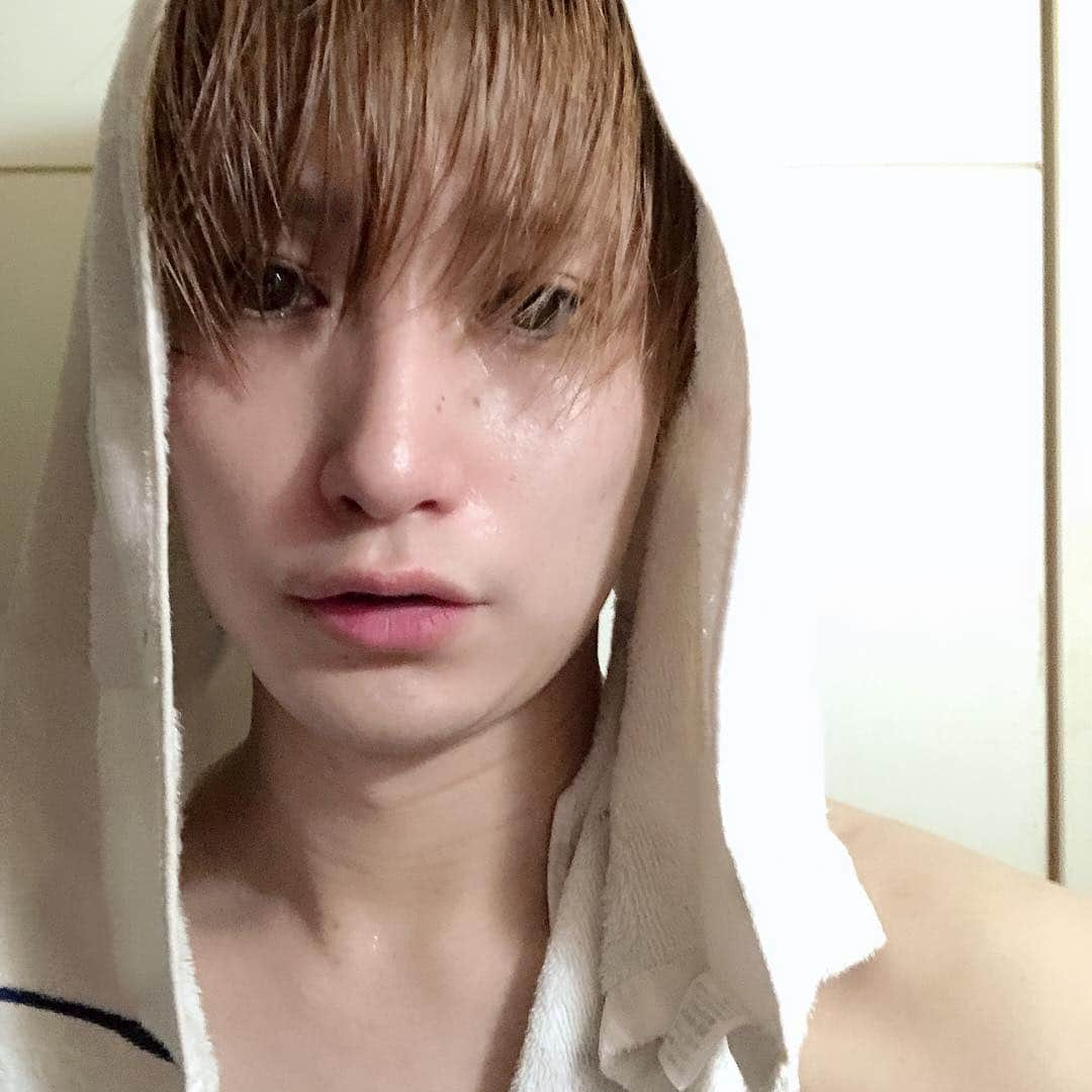 井深克彦さんのインスタグラム写真 - (井深克彦Instagram)「.﻿ 🛁🧴🧽﻿ ﻿ 色気を備え付けたい🤔 #lgbt #lgbtq #gay」4月26日 19時14分 - ibuka_katsuhiko