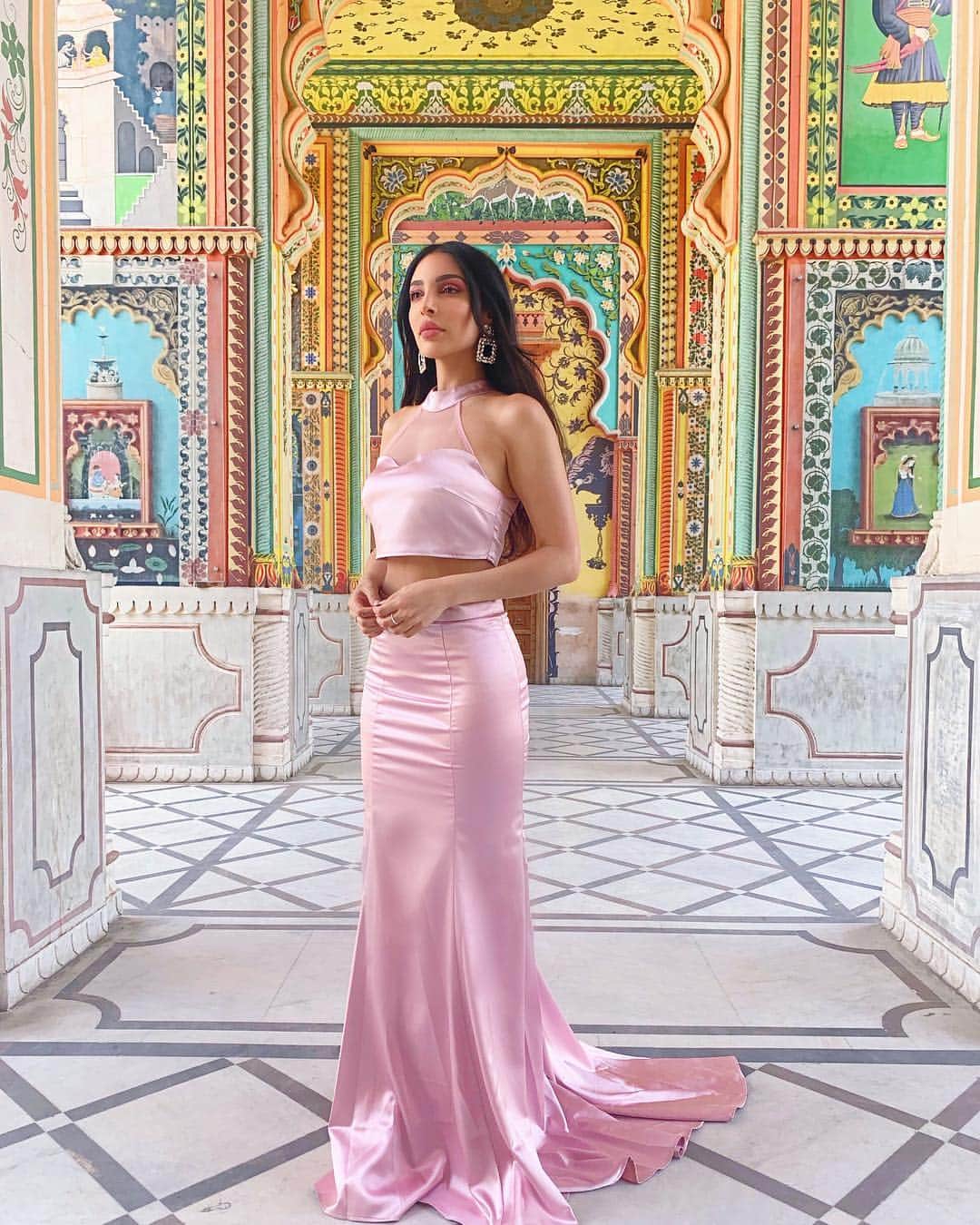 sananasのインスタグラム：「Where are you ?... 🌸⭐️ . . #PatrikaGate #Jaipur #India #PinkOasis #Dreamer」