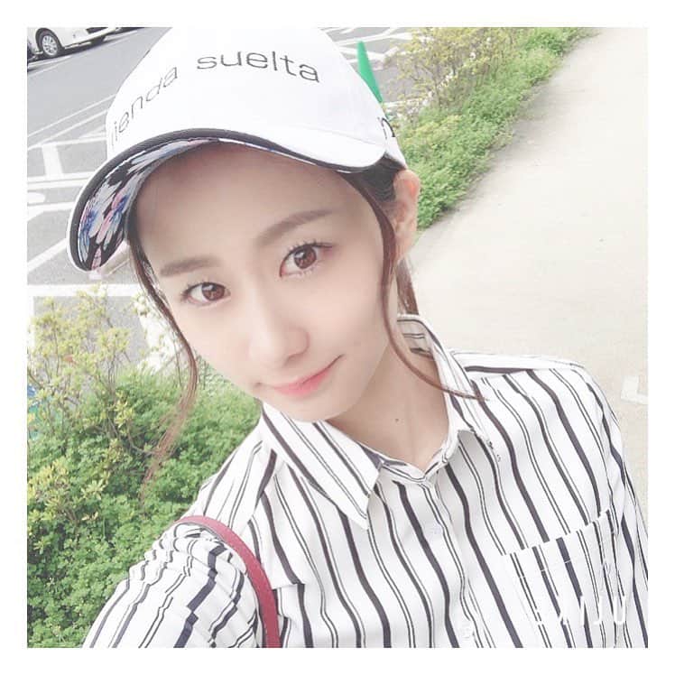 筒井萌子のインスタグラム：「* 【情報解禁🐰📣】 見かた→YouTubeで『ゴルジョバ』と検索⭐️ ※私はBチームです♪ ・ 公式YouTubeチャンネル！ゴルフドゥTV⛳#2 『激闘✩ゴルフ女子バトル（ゴルジョバ）〜可愛い子にはゴルフをさせよ！〜』 に出演することになりました。 ・ 「ゴルジョバ」12人のゴルフ女子たちが、毎回レッスン課題に挑戦し、生き残りをかけた激しいバトルを展開。 毎月、サバイバル形式で脱落者が出る企画💦 ・ さて、ゴルフを本格的に始めて3ヶ月の私は 脱落せず残ることができるのか(ᯅ̈ )？！ ・ Aチームの第一回目の戦いもすでに上がってるので そちらも是非見てくださいね（´-`）.｡oO ・ 大好きなゴルフのお仕事が出来て嬉しい☺️✨ これからもっと上達していくぞー！ ・ #筒井萌子 #女優 #actress #モデル #model #岡山  #shooting #instagood #instalike #converse #撮影 #followme #instalike #ゴルフ #ゴルフ女子 #ゴルフコーデ #골프 #좋아요반사 #좋아요그램 #좋아요환영 #데일리그램 #패션 #오오티디 #카페 #카페 #ジャパンゴルフフェア #ゴルジョバ #ゴルフドゥ」