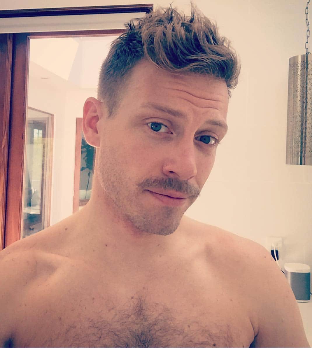 バーレット・フォアのインスタグラム：「#tbt to that summer I gave free mustache rides to anyone who asked nicely. (Slash I was playing Harold Hill.) #76trombones 🎼👨🏼」