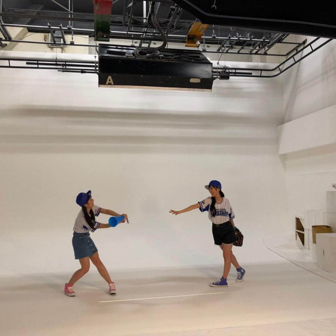 高城れにさんのインスタグラム写真 - (高城れにInstagram)「「YOKOHAMA DeNA BAYSTARS SPECIAL BOOK」が本日発売！！！！ あーりんと表紙をやらせていただいてます！ 是非！！！！ #横浜 #DeNA #BAYSTARS」4月26日 19時28分 - takagireni_official