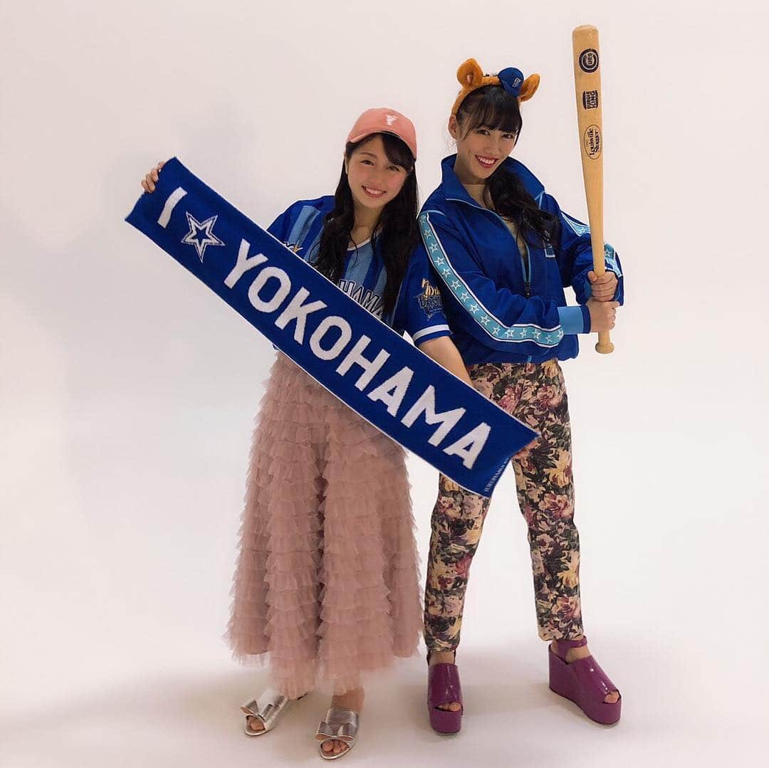 高城れにさんのインスタグラム写真 - (高城れにInstagram)「「YOKOHAMA DeNA BAYSTARS SPECIAL BOOK」が本日発売！！！！ あーりんと表紙をやらせていただいてます！ 是非！！！！ #横浜 #DeNA #BAYSTARS」4月26日 19時28分 - takagireni_official