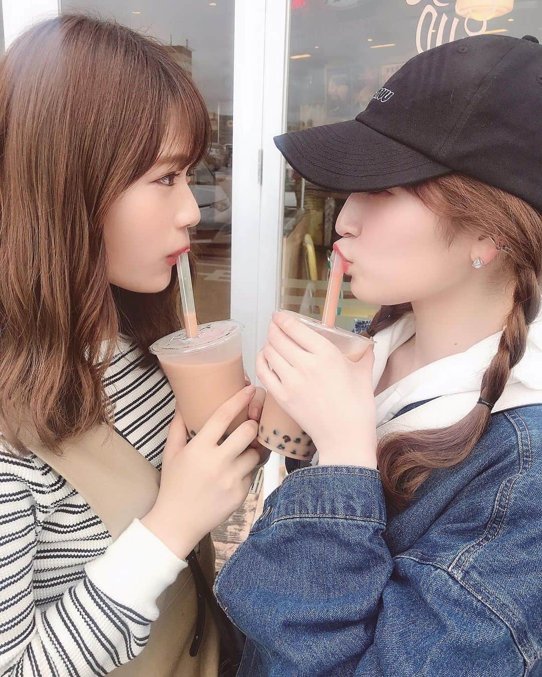 渋谷凪咲さんのインスタグラム写真 - (渋谷凪咲Instagram)「沖縄で #なぎリン 💗 . カメラマンは、ゆーりん☺️笑（太田夢莉ちゃん） . . この日は、お昼ご飯のソーキそばをアカリンさんが 奢って下さり、 . 食後のタピオカを、ゆーりん（太田夢莉ちゃん）が 奢って下さいました😢💦 . . とても優しい先輩方です。。🥺 . . その分、私は後輩に奢って恩返ししたいと 思います🥺✨ . . . #優しい先輩 #沖縄 #凪の恩返し . #タピオカ」4月26日 19時35分 - nagisa_nikoniko