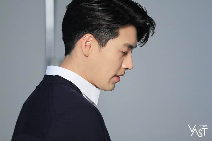 ヒョンビンさんのインスタグラム写真 - (ヒョンビンInstagram)「Photoshoot of HB recent ad for an insurance agency (보험클리닉) —— #hyunbin #현빈 #ヒョンビン #玄彬」4月26日 19時35分 - withhyunbin