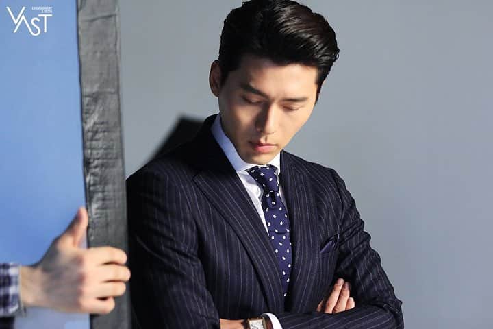 ヒョンビンさんのインスタグラム写真 - (ヒョンビンInstagram)「Photoshoot of HB recent ad for an insurance agency (보험클리닉) —— #hyunbin #현빈 #ヒョンビン #玄彬」4月26日 19時35分 - withhyunbin