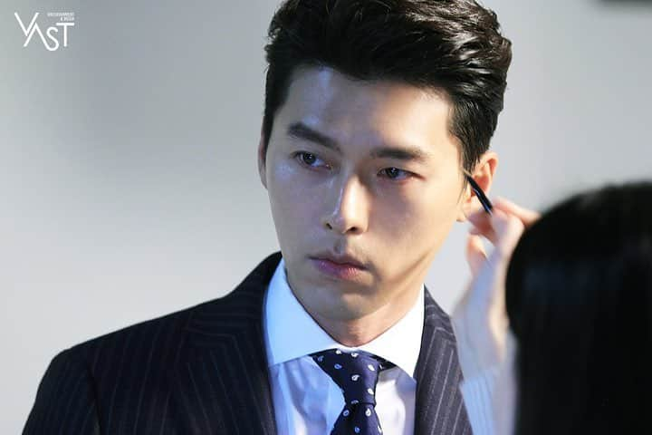 ヒョンビンさんのインスタグラム写真 - (ヒョンビンInstagram)「Photoshoot of HB recent ad for an insurance agency (보험클리닉) —— #hyunbin #현빈 #ヒョンビン #玄彬」4月26日 19時35分 - withhyunbin