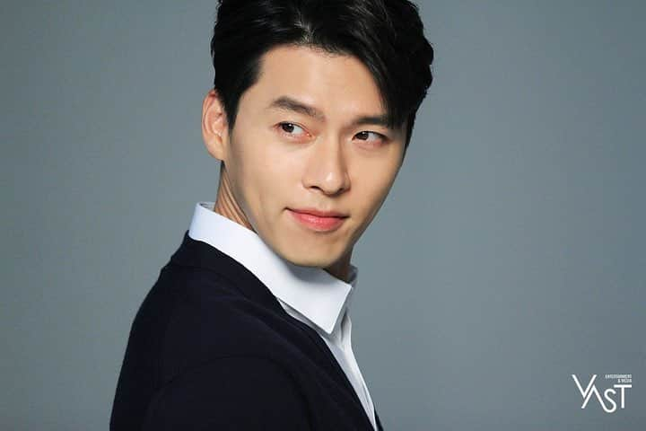 ヒョンビンさんのインスタグラム写真 - (ヒョンビンInstagram)「Photoshoot of HB recent ad for an insurance agency (보험클리닉) —— #hyunbin #현빈 #ヒョンビン #玄彬」4月26日 19時35分 - withhyunbin