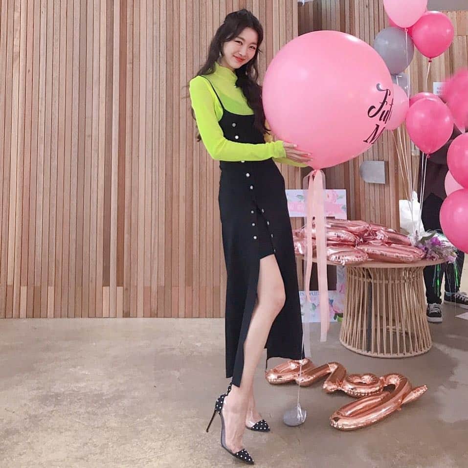 チャン・ヒジンのインスタグラム：「#팔로우미 #즐거운 #촬영 😝」