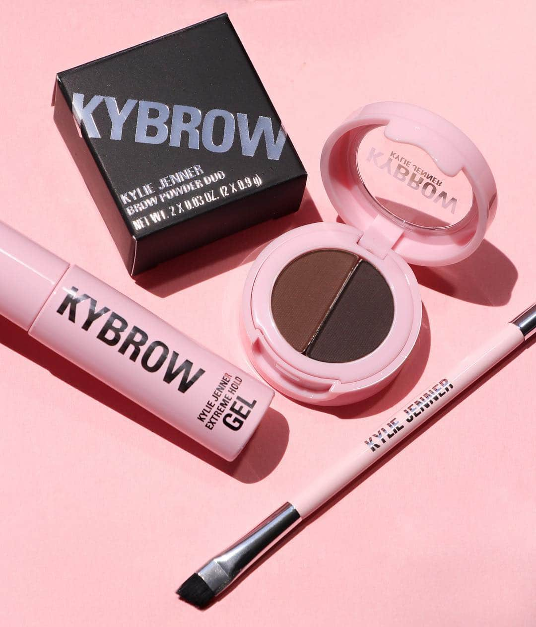 Kylie Cosmeticsさんのインスタグラム写真 - (Kylie CosmeticsInstagram)「#Kybrow Powder Duo in Ebony 💕 Use with Kybrow Brush and Gel for a soft and natural brow ✨ 4/29 on KylieCosmetics.com」4月27日 5時17分 - kyliecosmetics