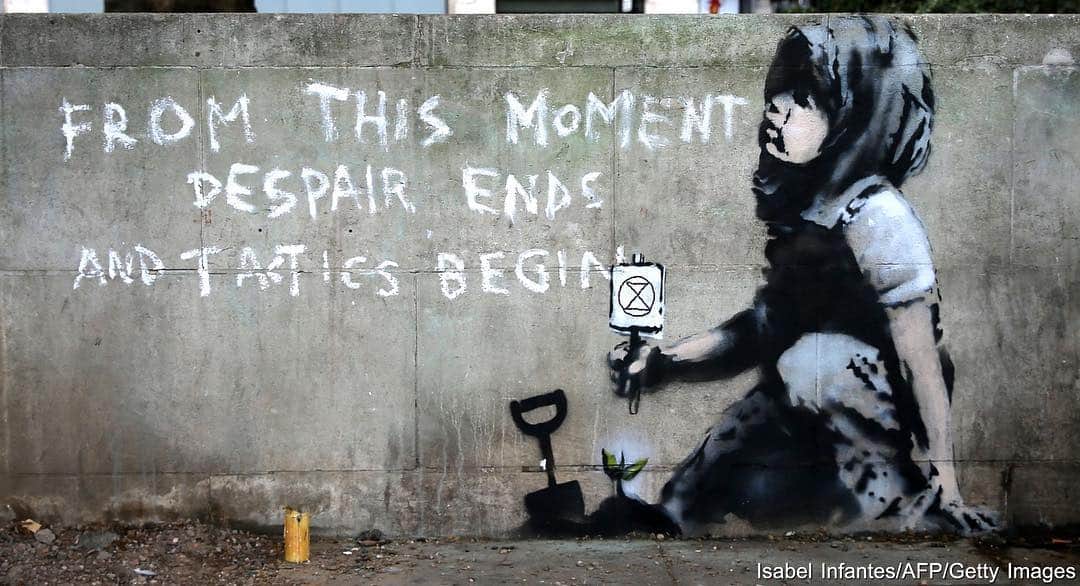 ABC Newsさんのインスタグラム写真 - (ABC NewsInstagram)「New artwork, believed to be from infamous street artist Banksy, appears on a wall opposite the British environmental protest group Extinction Rebellion’s camp in London. #graffiti #banksy #london #england #environmentalism #protest」4月27日 5時17分 - abcnews