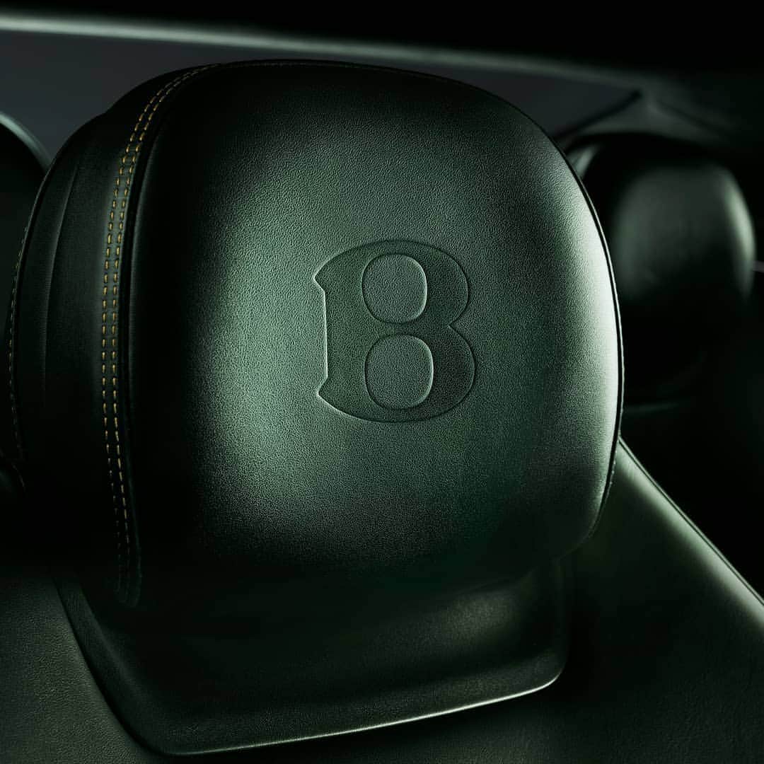 のインスタグラム：「The debossed B from the door pads of the original No. 9 Blower has been recreated on the headrests and door pads of the new #ContinentalGT Number 9 Edition by #Mulliner. Interior hide: Cumbrian Green. Link in bio. #Bentley100Years  Continental GT WLTP drive cycle: fuel consumption, mpg (l/100km) - Combined 20.8 (13.6). Combined CO2 – 308 g/km.」
