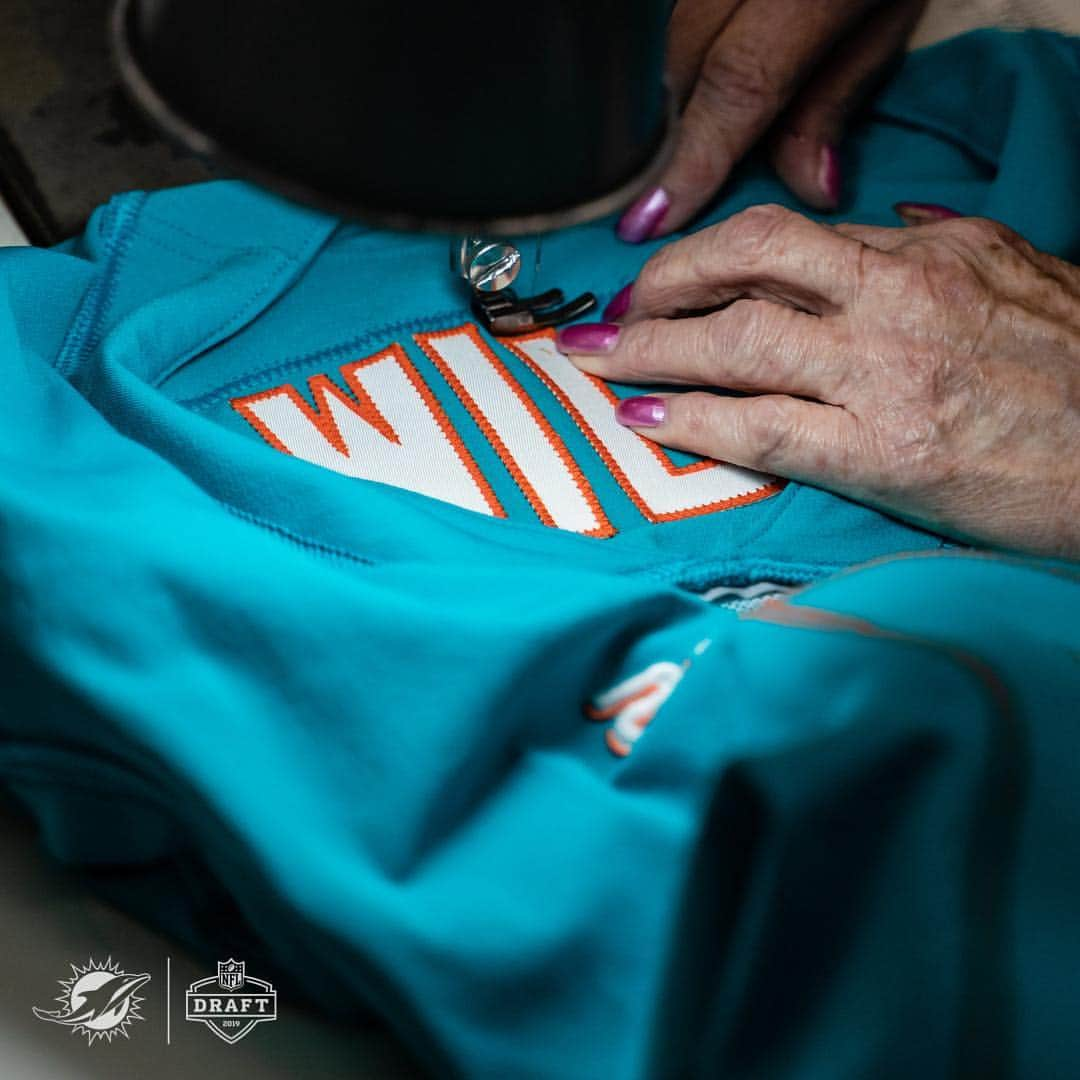 マイアミ・ドルフィンズさんのインスタグラム写真 - (マイアミ・ドルフィンズInstagram)「#FinsUp」4月27日 5時53分 - miamidolphins