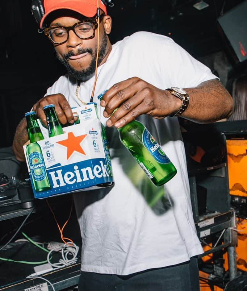 テイラー・ジェームスさんのインスタグラム写真 - (テイラー・ジェームスInstagram)「It’s happy hour somewhere! Celebrating Bring Your Beer to Work Day while I work the party @1oakla. Thanks to @Heineken_US 0.0 #NowYouCan -- 0.0% alcohol so I can concentrate while drinking a cold one. There are plenty of reasons to want a beer at work... what's yours? #ad」4月27日 5時56分 - djtayjames