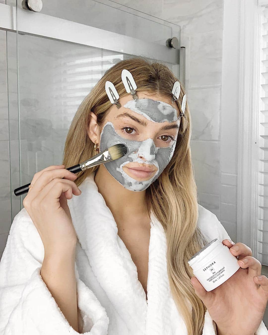 Kelsey Simoneさんのインスタグラム写真 - (Kelsey SimoneInstagram)「Clean natural skincare, that’s under $20, works great, AND smells good?! @sc is introducing their new skincare line with some amazing products that I used in my new video! Using the Purifying White Clay mask here, make sure to check out Sephora Collection new skincare & my new video answering your skincare questions! 🛁 #sephoracollection #beautyuncomplicated #ad」4月27日 5時56分 - k.els.e.y