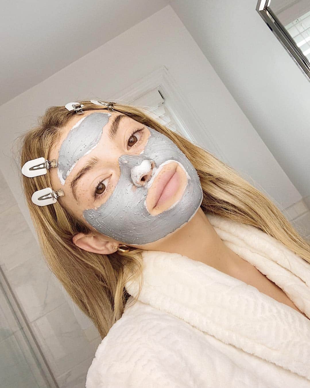 Kelsey Simoneさんのインスタグラム写真 - (Kelsey SimoneInstagram)「Clean natural skincare, that’s under $20, works great, AND smells good?! @sc is introducing their new skincare line with some amazing products that I used in my new video! Using the Purifying White Clay mask here, make sure to check out Sephora Collection new skincare & my new video answering your skincare questions! 🛁 #sephoracollection #beautyuncomplicated #ad」4月27日 5時56分 - k.els.e.y