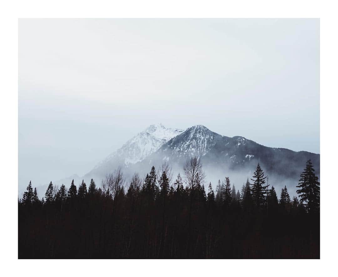 Cory Staudacherのインスタグラム：「Mountain range.」