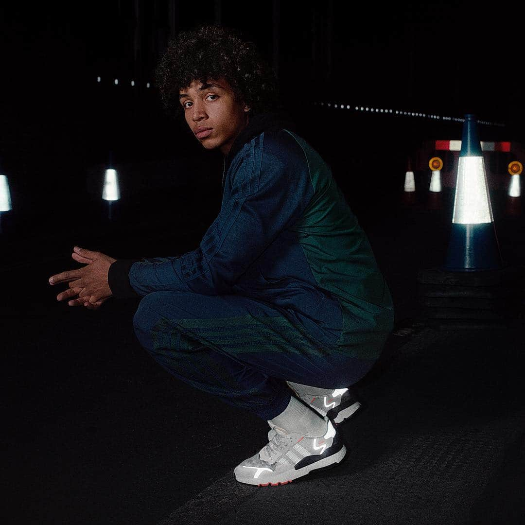 HYPEBEASTさんのインスタグラム写真 - (HYPEBEASTInstagram)「@adidasoriginals delivers new iterations of its striking Nite Jogger silhouette. The reflective sneaker illuminates its wearer once the sun sets, and the brand’s latest campaign taps a global network of artists to explore the hi-vis technology. Available now in-stores globally and online at adidas.com/nitejogger for $130 USD. #NITEJOGGER #createdbyadidas」4月27日 6時09分 - hypebeast