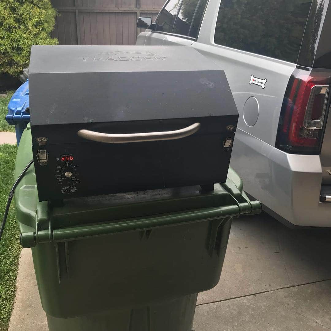 ストーン・コールド・スティーブ・オースチンのインスタグラム：「Livin’ the dream.. @traegergrills」