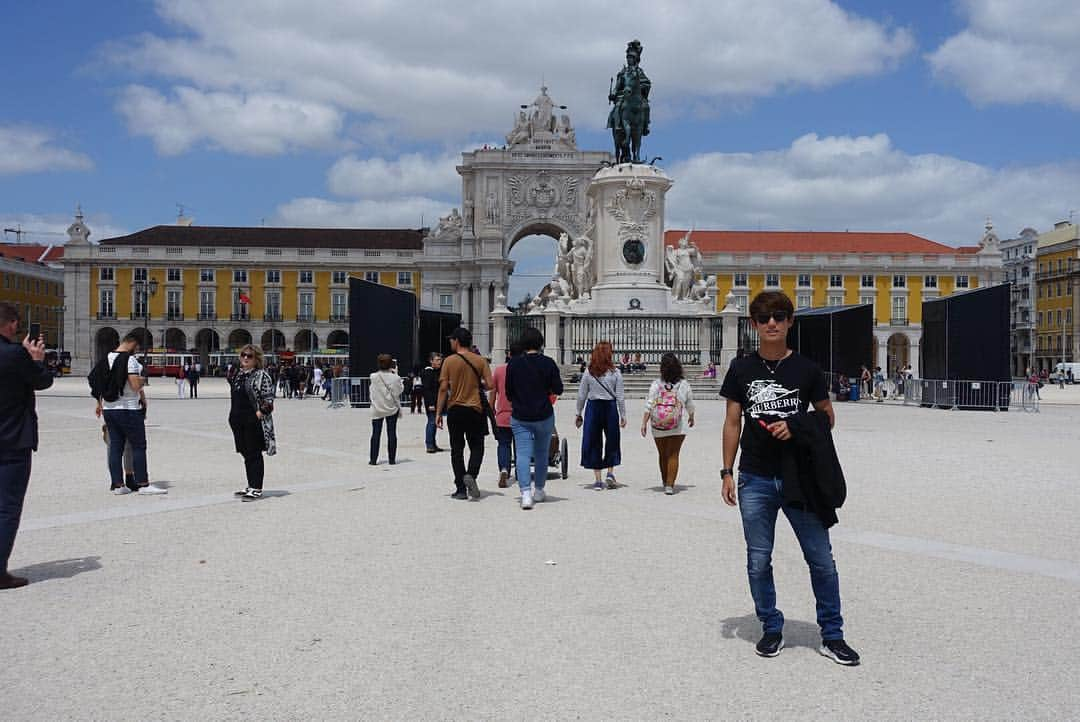 西岡良仁さんのインスタグラム写真 - (西岡良仁Instagram)「First time in Portugal!!!! Beautiful city.」4月27日 6時22分 - yoshihito0927