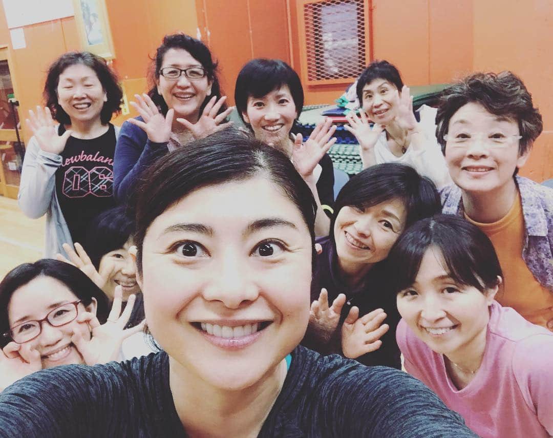 間々田佳子のインスタグラム：「サンプレイの仲間  #顔ヨガ #表情筋研究家 #間々田佳子 #サンプレイ #御徒町ジム #間々田佳子トレーニング #筋トレ体も顔も」