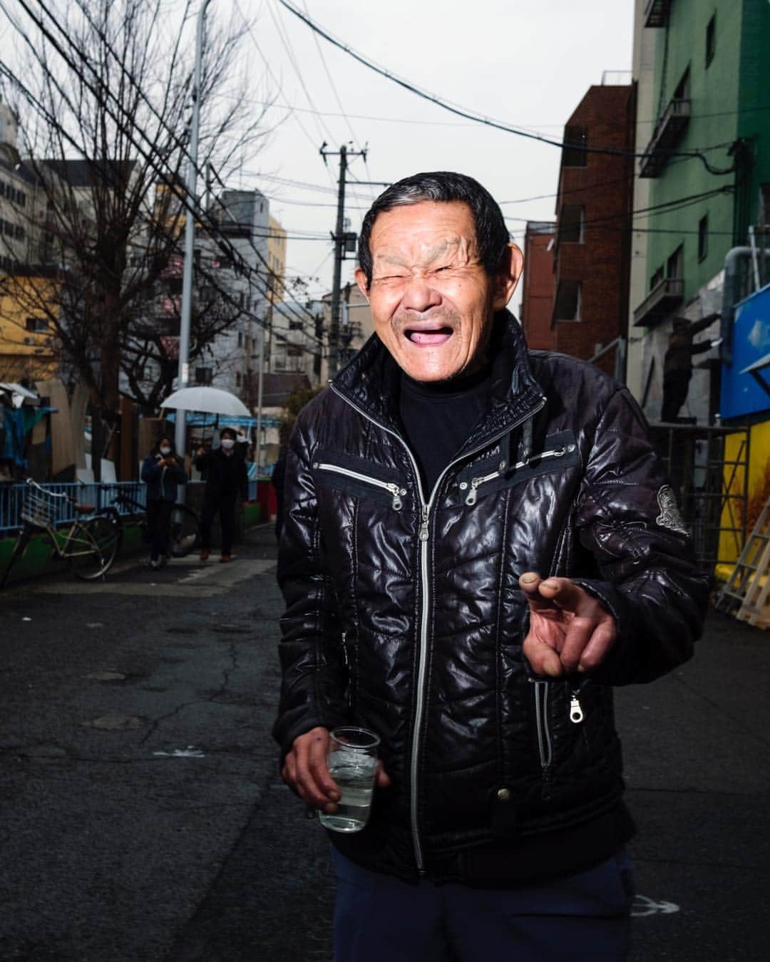 Q. Sakamakiさんのインスタグラム写真 - (Q. SakamakiInstagram)「Kamagasaki Portrait Series: Kazuhiro Takahashi, 68 Kamagasaki ex manual worker, who live in the community more than 10 years. Kamagasaki, Osaka, March 2019. Kamagasaki, Osaka, March in 2019. Kamagasaki is often called as the worst slum and/ or the most dangerous place in Japan. Yet many of them are so friendly and naive. So this time for many images, I have taken so at least somehow. However, it is true that many of Kamagasaki residents love the drinking so much and often tend to take the street fighting. Also there is an open secret — many residents, so many of them retirees, who live in poverty, are often exploited in their welfare system, even jobs, by middle-men, local government’s corruptions and/ or Yakuza, Japanese mafia. So, in addition to the friendly images, I will show Kamagasaki in the so-called typical reportage style as well. #kamagasaki #qs_kamagasaki #osaka #jap」4月26日 21時53分 - qsakamaki