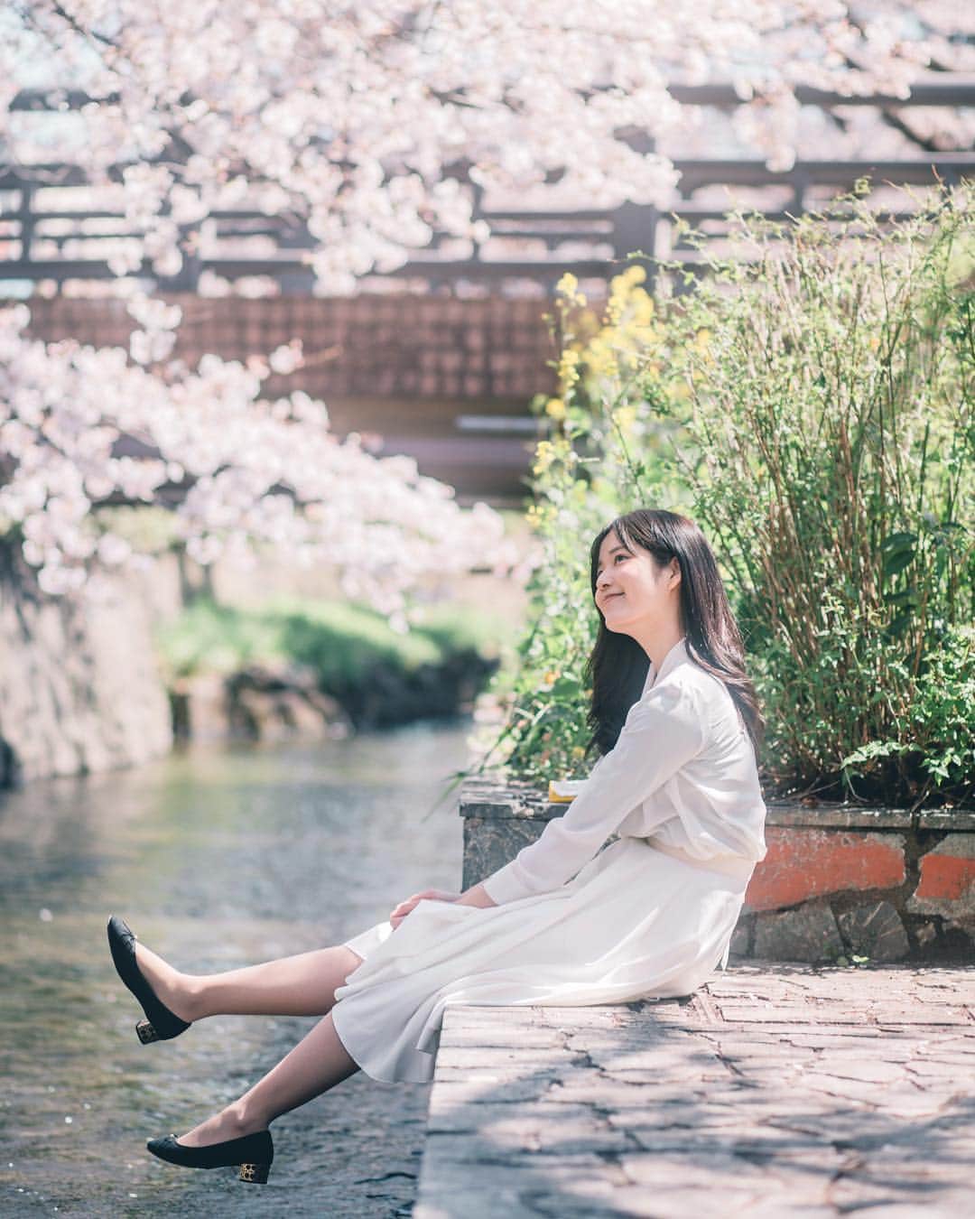 真原彩さんのインスタグラム写真 - (真原彩Instagram)「﻿ ﻿  ポカポカ🌸 ﻿ ﻿ ﻿水の流れる音って 癒されるよね🕊 ﻿ ﻿ ﻿ ﻿ 📸 @arca_0105﻿ ﻿ ﻿ ﻿ ﻿ ﻿ ﻿  #spring #作品撮り  #被写体 #jpn  #impression_shots  #japanesemodel  #その瞬間に物語を  #jp_portrait部  #お写んぽ  #カメラ好き  #jp_mood  #ポートレート撮影  #ポートレート部  #ポートレートモデル #ポートレート女子 #daily_photo_jpn  #カメラのある生活  #portraitofjapan  #東京カメラ部  #hueart_life #smile_jp  #photogram_archive  #pt_life_  #japan_portrait_club  #デジタルでフィルムを再現したい  #ポトレ  #일본인  #팔로우」4月26日 21時45分 - sanahara_aya