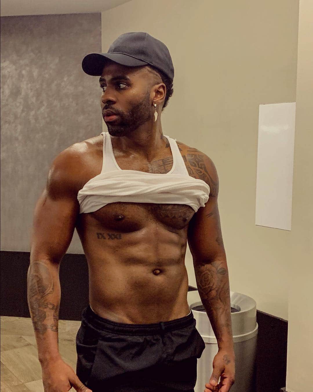 のインスタグラム：「#flexfriday」