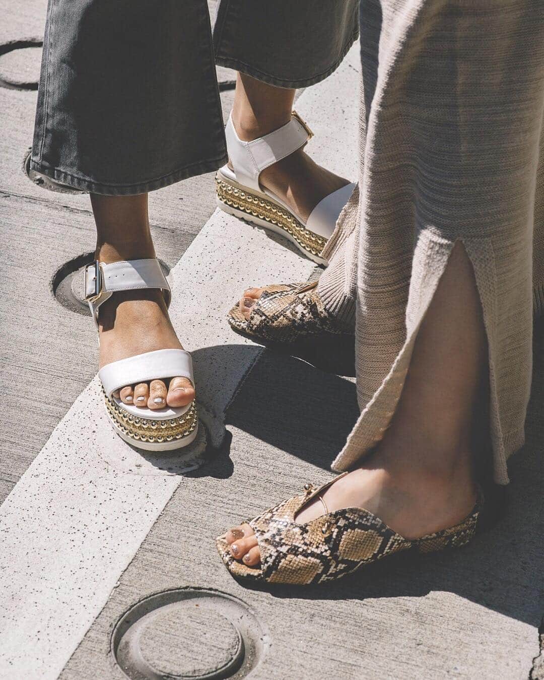 蒼葉えるさんのインスタグラム写真 - (蒼葉えるInstagram)「Fashion starts from your feet so let's get new sandals @jeanasis_official 👡💙💚💛💜🧡❤️﻿ ﻿ #jeanasis#ジーナシス#jeanasisコーデ#ジーナシスコーデ」4月26日 22時00分 - l_aoba