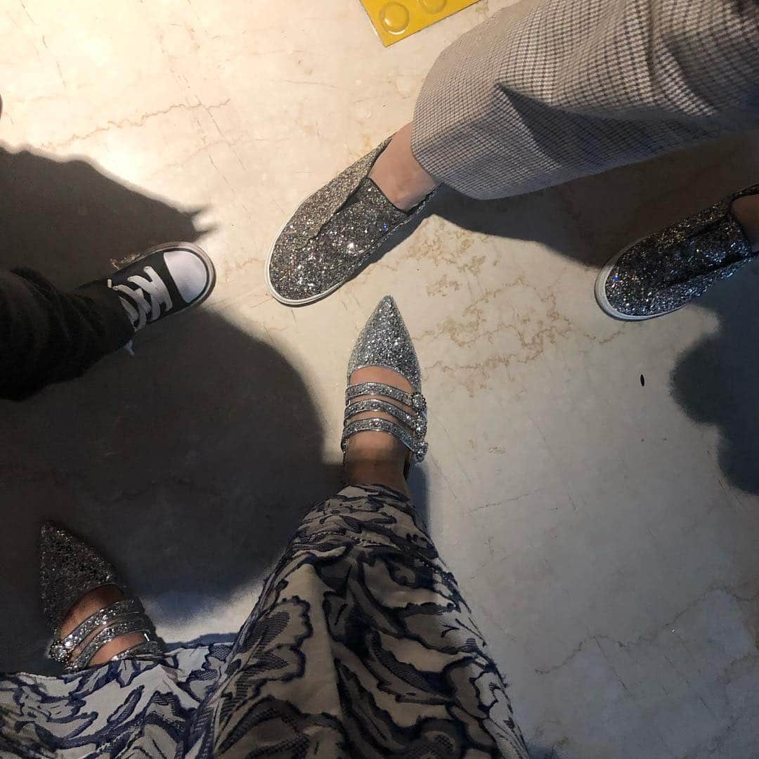 アン・ソニョンさんのインスタグラム写真 - (アン・ソニョンInstagram)「나름 #불금데이트🔥  한다고 둘이  #씨밀러룩👫  맞춰입고 나선  @gagjaewook  둘째 윤우 돌잔치 . . (울 재욱이 #하고싶다다이어트  #안선영100일다이어트 하고 살이 쪼옥~~ 빠져 완전 훈남대변신 성공👍👍 ) . . . 그나저나.... 진짜 차막혀.... 지방가는줄...😭 한남동-영등포 거리를 .... 한시간40분만에 겨우 도착.... 🤧 재욱아... 너 셋째 가지믄.... . . 진짜 넌.... #청ㅈㅈ 야..... . . 불금끝 #하아집이최고야😌 #바로네주말풍경 #서바로그램」4月26日 22時01分 - anney_an_love