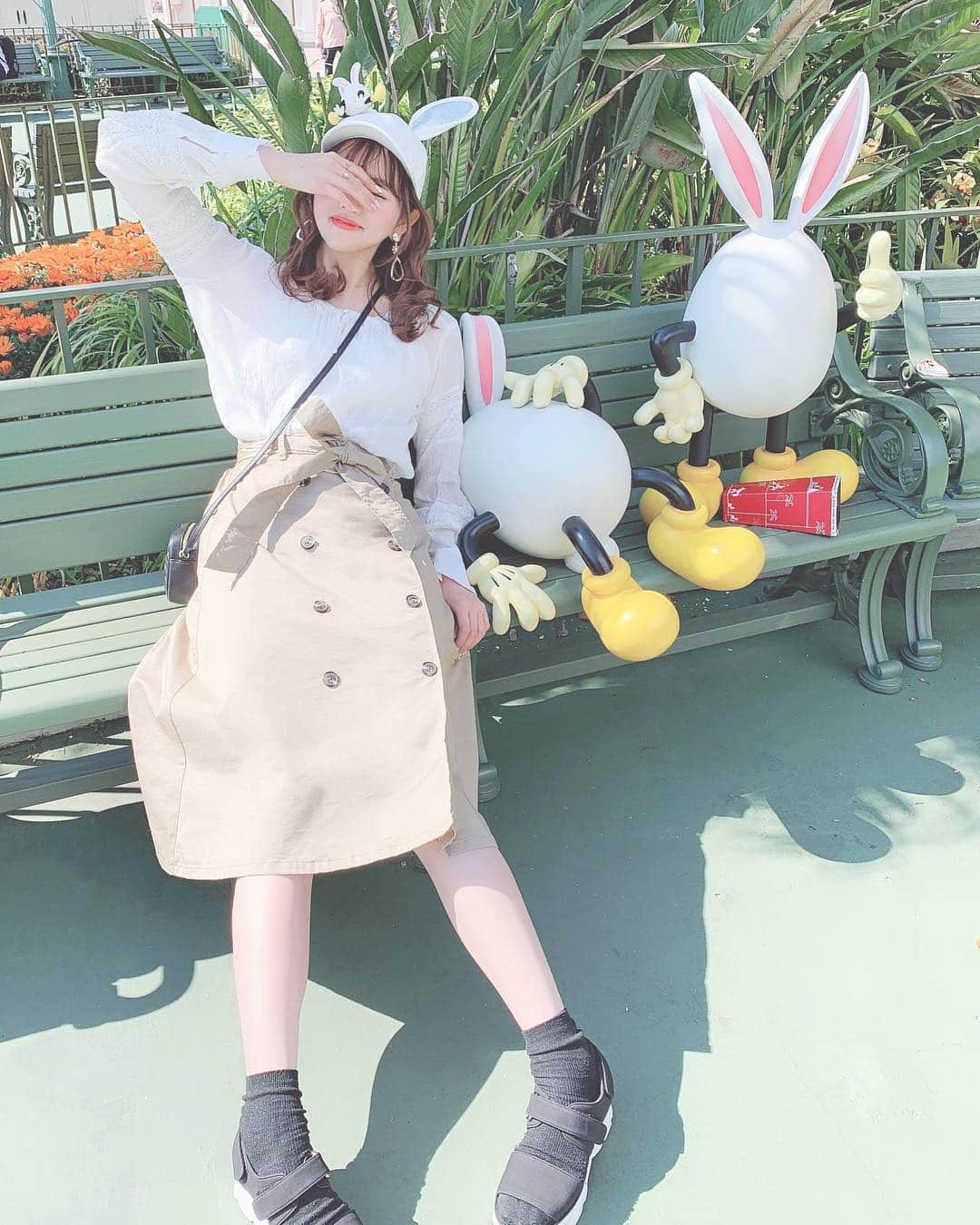 SHIHORINさんのインスタグラム写真 - (SHIHORINInstagram)「🐇🐇🐇﻿ ﻿ ﻿ パーク内には色んなうさたまがいるけど﻿ ベンチでぐで〜んってしてるうさたまが1番好き🥚🤣💕💭﻿ ﻿ ﻿ 明日からGWだーっっっ😍💕﻿ ﻿みなさま良いGWを💫 ﻿ #shihorin__disney﻿ #disney #disneyland #tokyodisneyland #tokyodisneyresort #tdl #tdr #disneeyeaster #usatama #disneycode #whoswhochico #gu #snidel #ディズニー #ディズニーランド #東京ディズニーランド #東京ディズニーリゾート #ディズニーイースター #ディズニーイースター2019 #うさたま #うさたま大脱走 #ディズニーコーデ #プチプラコーデ」4月26日 22時10分 - shihoriiin49