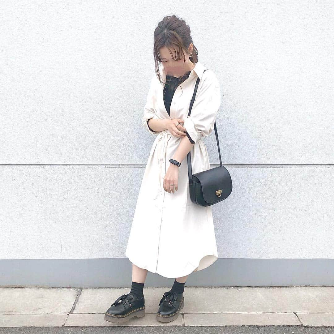 haruさんのインスタグラム写真 - (haruInstagram)「ㅤㅤㅤㅤㅤㅤㅤㅤㅤㅤㅤㅤㅤ ㅤㅤㅤㅤㅤㅤㅤㅤㅤㅤㅤㅤㅤ ㅤㅤㅤㅤㅤㅤㅤㅤㅤㅤㅤㅤㅤ #ootd ㅤㅤㅤㅤㅤㅤㅤㅤㅤㅤㅤㅤㅤ またワンピースゲットしてしまいました🤦🏻‍♀️💕( 笑 ) さらにもう一着 GUでも買ったのでまた載せますね☺ ㅤㅤㅤㅤㅤㅤㅤㅤㅤㅤㅤㅤㅤ シャツワンピ かわいい( ˊᵕˋ )💕 下はショーパンはいてます♡ ㅤㅤㅤㅤㅤㅤㅤㅤㅤㅤㅤㅤㅤ ❤︎ tops : #pairpair ❤︎ one-piece : #fifth ❤︎ shoes & ring : #grl ❤︎ bag : #editsheen ㅤㅤㅤㅤㅤㅤㅤㅤㅤㅤㅤㅤㅤ 詳細はWEAR見てくださいっ🌸 ㅤㅤㅤㅤㅤㅤㅤㅤㅤㅤㅤㅤㅤ ヘアスタイルは くるりんぱポニー✨ 🐻さんが撮ってくれたのでやっぱりにやけます🤭💓( 笑 ) ㅤㅤㅤㅤㅤㅤㅤㅤㅤㅤㅤㅤㅤ ㅤㅤㅤㅤㅤㅤㅤㅤㅤㅤㅤㅤㅤ #fifthtl @fifth_store #バックギャザーロングシャツワンピース #リングモチーフフラップポシェット #fifth @editsheen_store #バッグ #ショルダーバッグ #fashion @grl_official #グレイル #harucd #🐻3camera ㅤㅤㅤㅤㅤㅤㅤㅤㅤㅤㅤㅤㅤ」4月26日 22時05分 - __haru3