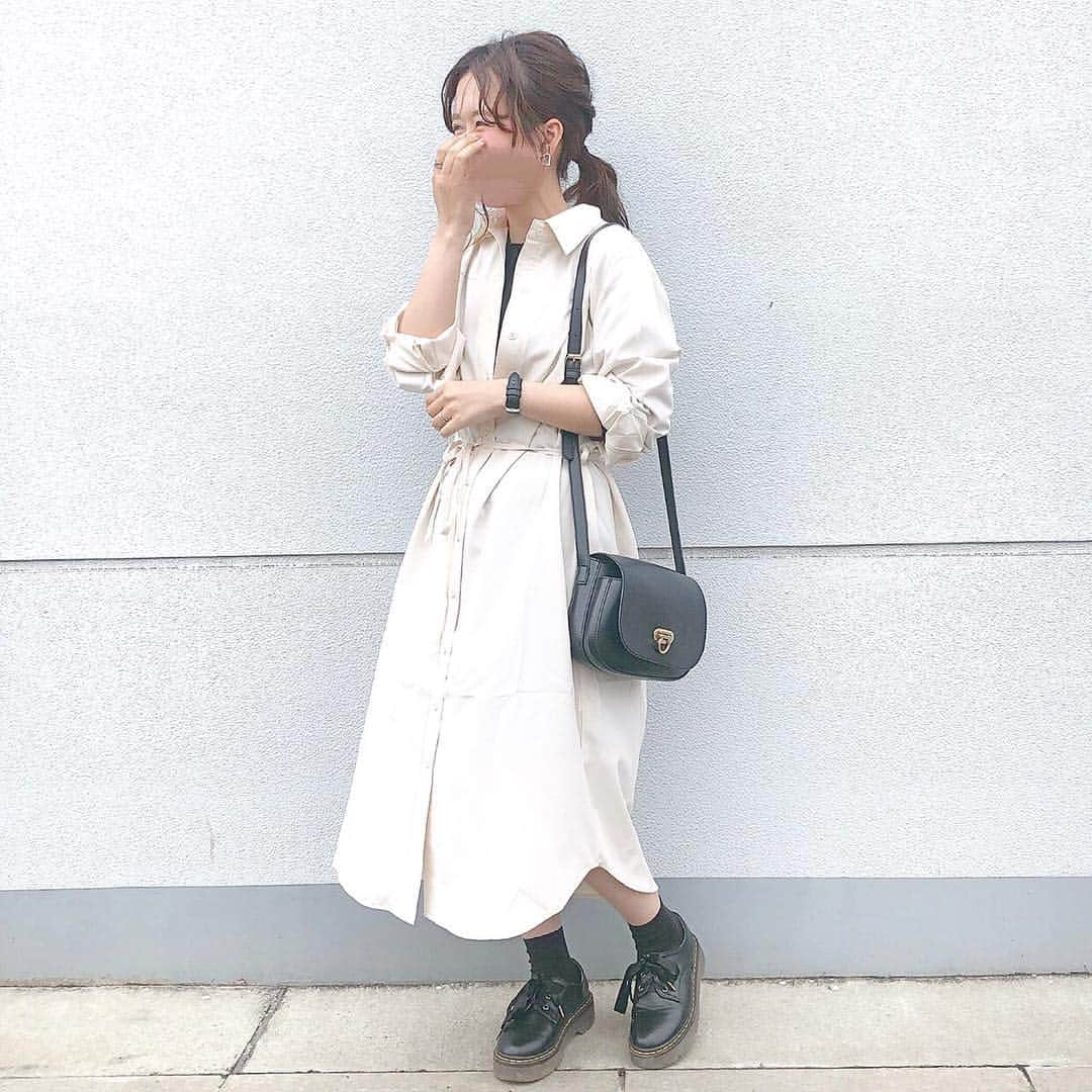 haruさんのインスタグラム写真 - (haruInstagram)「ㅤㅤㅤㅤㅤㅤㅤㅤㅤㅤㅤㅤㅤ ㅤㅤㅤㅤㅤㅤㅤㅤㅤㅤㅤㅤㅤ ㅤㅤㅤㅤㅤㅤㅤㅤㅤㅤㅤㅤㅤ #ootd ㅤㅤㅤㅤㅤㅤㅤㅤㅤㅤㅤㅤㅤ またワンピースゲットしてしまいました🤦🏻‍♀️💕( 笑 ) さらにもう一着 GUでも買ったのでまた載せますね☺ ㅤㅤㅤㅤㅤㅤㅤㅤㅤㅤㅤㅤㅤ シャツワンピ かわいい( ˊᵕˋ )💕 下はショーパンはいてます♡ ㅤㅤㅤㅤㅤㅤㅤㅤㅤㅤㅤㅤㅤ ❤︎ tops : #pairpair ❤︎ one-piece : #fifth ❤︎ shoes & ring : #grl ❤︎ bag : #editsheen ㅤㅤㅤㅤㅤㅤㅤㅤㅤㅤㅤㅤㅤ 詳細はWEAR見てくださいっ🌸 ㅤㅤㅤㅤㅤㅤㅤㅤㅤㅤㅤㅤㅤ ヘアスタイルは くるりんぱポニー✨ 🐻さんが撮ってくれたのでやっぱりにやけます🤭💓( 笑 ) ㅤㅤㅤㅤㅤㅤㅤㅤㅤㅤㅤㅤㅤ ㅤㅤㅤㅤㅤㅤㅤㅤㅤㅤㅤㅤㅤ #fifthtl @fifth_store #バックギャザーロングシャツワンピース #リングモチーフフラップポシェット #fifth @editsheen_store #バッグ #ショルダーバッグ #fashion @grl_official #グレイル #harucd #🐻3camera ㅤㅤㅤㅤㅤㅤㅤㅤㅤㅤㅤㅤㅤ」4月26日 22時05分 - __haru3