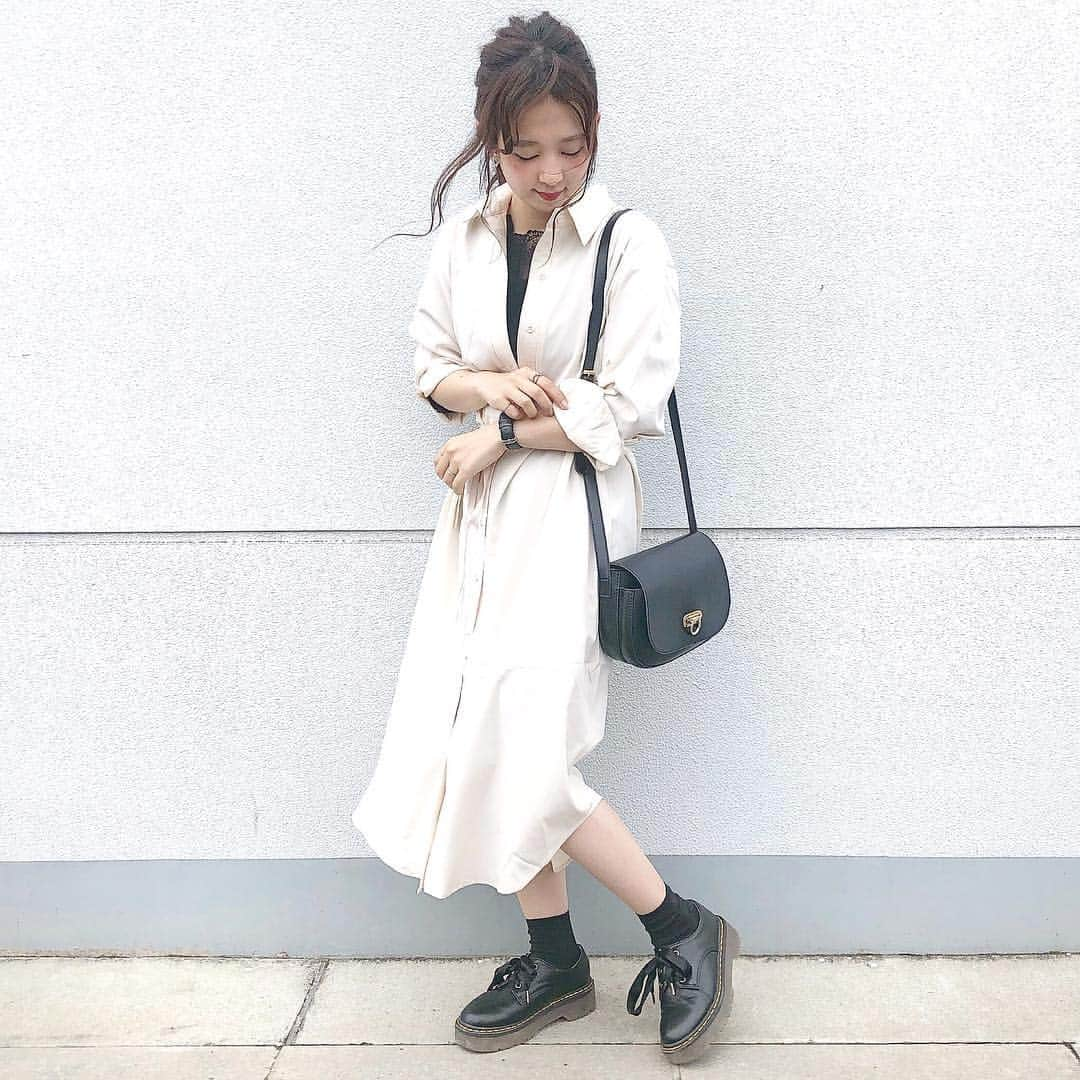 haruさんのインスタグラム写真 - (haruInstagram)「ㅤㅤㅤㅤㅤㅤㅤㅤㅤㅤㅤㅤㅤ ㅤㅤㅤㅤㅤㅤㅤㅤㅤㅤㅤㅤㅤ ㅤㅤㅤㅤㅤㅤㅤㅤㅤㅤㅤㅤㅤ #ootd ㅤㅤㅤㅤㅤㅤㅤㅤㅤㅤㅤㅤㅤ またワンピースゲットしてしまいました🤦🏻‍♀️💕( 笑 ) さらにもう一着 GUでも買ったのでまた載せますね☺ ㅤㅤㅤㅤㅤㅤㅤㅤㅤㅤㅤㅤㅤ シャツワンピ かわいい( ˊᵕˋ )💕 下はショーパンはいてます♡ ㅤㅤㅤㅤㅤㅤㅤㅤㅤㅤㅤㅤㅤ ❤︎ tops : #pairpair ❤︎ one-piece : #fifth ❤︎ shoes & ring : #grl ❤︎ bag : #editsheen ㅤㅤㅤㅤㅤㅤㅤㅤㅤㅤㅤㅤㅤ 詳細はWEAR見てくださいっ🌸 ㅤㅤㅤㅤㅤㅤㅤㅤㅤㅤㅤㅤㅤ ヘアスタイルは くるりんぱポニー✨ 🐻さんが撮ってくれたのでやっぱりにやけます🤭💓( 笑 ) ㅤㅤㅤㅤㅤㅤㅤㅤㅤㅤㅤㅤㅤ ㅤㅤㅤㅤㅤㅤㅤㅤㅤㅤㅤㅤㅤ #fifthtl @fifth_store #バックギャザーロングシャツワンピース #リングモチーフフラップポシェット #fifth @editsheen_store #バッグ #ショルダーバッグ #fashion @grl_official #グレイル #harucd #🐻3camera ㅤㅤㅤㅤㅤㅤㅤㅤㅤㅤㅤㅤㅤ」4月26日 22時05分 - __haru3