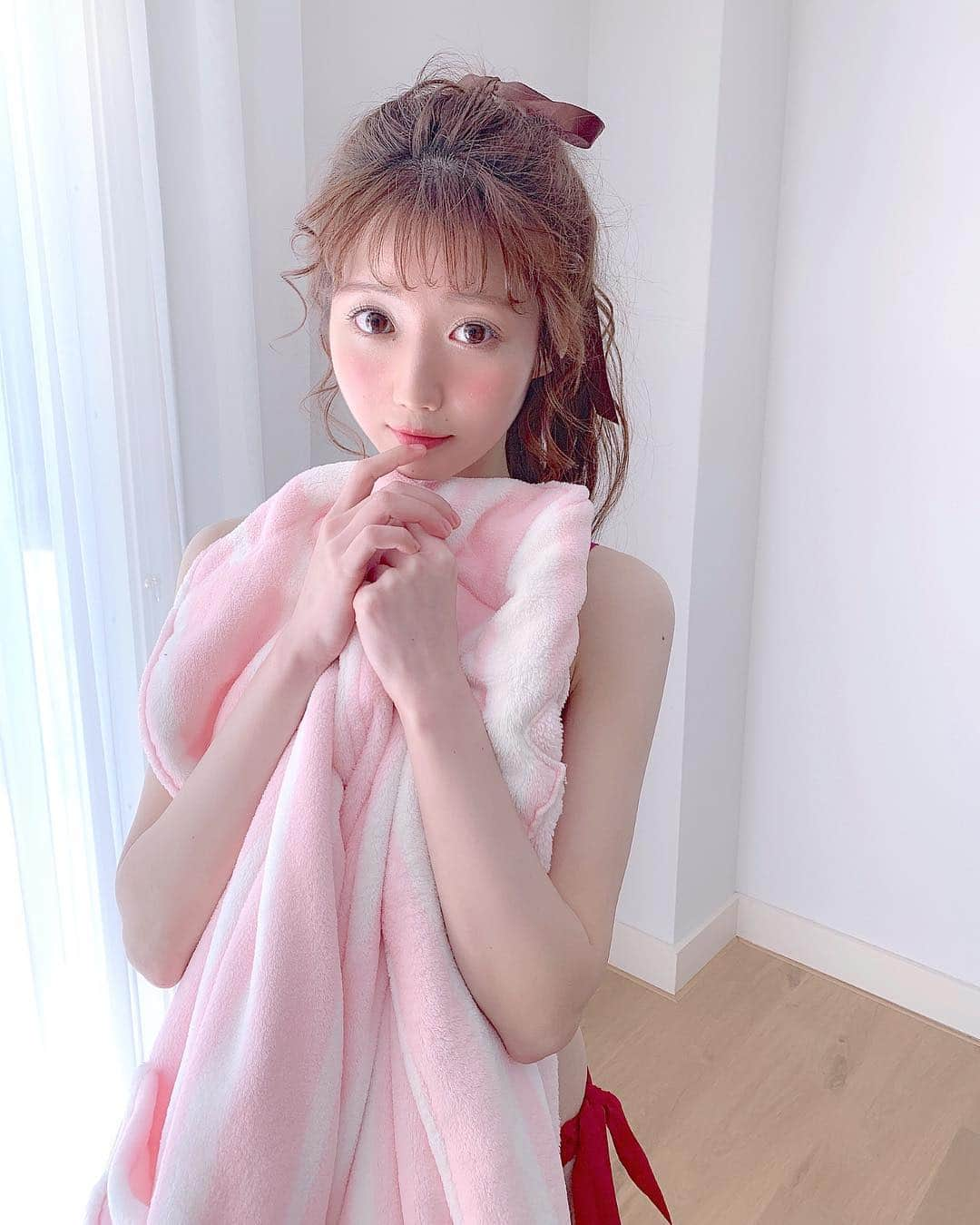 大谷映美里さんのインスタグラム写真 - (大谷映美里Instagram)「💒💕💒💕 ㅤㅤㅤㅤㅤㅤㅤㅤㅤㅤㅤㅤㅤ B.L.T. 6月号 発売中です💗 ラブリーな雰囲気とオトナな雰囲気🐈 ㅤㅤㅤㅤㅤㅤㅤㅤㅤㅤㅤㅤㅤ 明日はららぽーと名古屋全国握手会！ B.L.T VOICEGIRLS発売とBS日テレプロスタ、 MBSラジオ生放送もあるよ。 ㅤㅤㅤㅤㅤㅤㅤㅤㅤㅤㅤㅤㅤ #blt #blt6月号 #オフショット」4月26日 22時07分 - otani_emiri