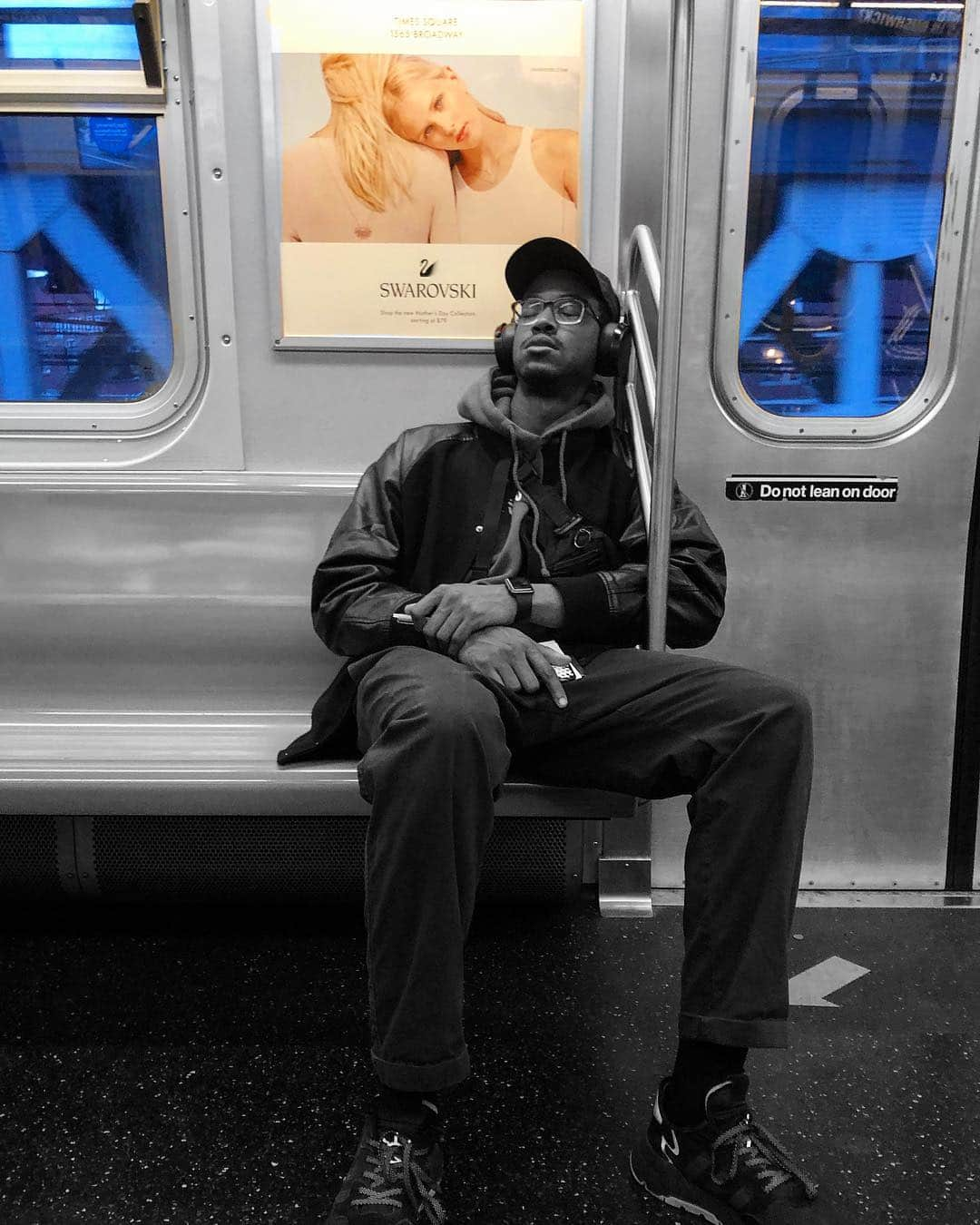 スコット・ローウェルさんのインスタグラム写真 - (スコット・ローウェルInstagram)「Sweet Dreams . #swarovski  #subway #streetphotography #shotoniphone #subwayseries #mta #nycsubway #nycstreetphotography #documentaryphotography #streetphotography_bw #storyofthestreets #life_is_street  #candidphotography #blackandwhite #blackandwhitephoto #blackandwhitephotography #bnw  #bnwsubway #picoftheday #instablackandwhite #colorsplash #solitarycrowd #bnwcolor #streetphotography #street_photographer #streets_storytelling」4月26日 22時08分 - scolo222