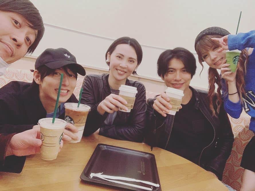 緒月遠麻さんのインスタグラム写真 - (緒月遠麻Instagram)「☆ まるで 今回の 信長の野望  メンバーかの様に溶け込む。笑 天国から直虎は 応援しております📣👵 ‼️ #信長の野望大志  #天狗ontheradio  両方とも よろしくお願い申し上げます🤲✨ ✨ #織田信長 #鶏冠井孝介  #お市 #田中れいな #明智光秀 #谷佳樹 #丹羽長秀 #中村ヒロユキ #香坂ナギサ #緒月遠麻 スタバは☕️ 訳あって 信長様がご馳走してくれました。笑 #ありがとうございました🙏  #ホット☕️」4月26日 22時19分 - toma_ozuki