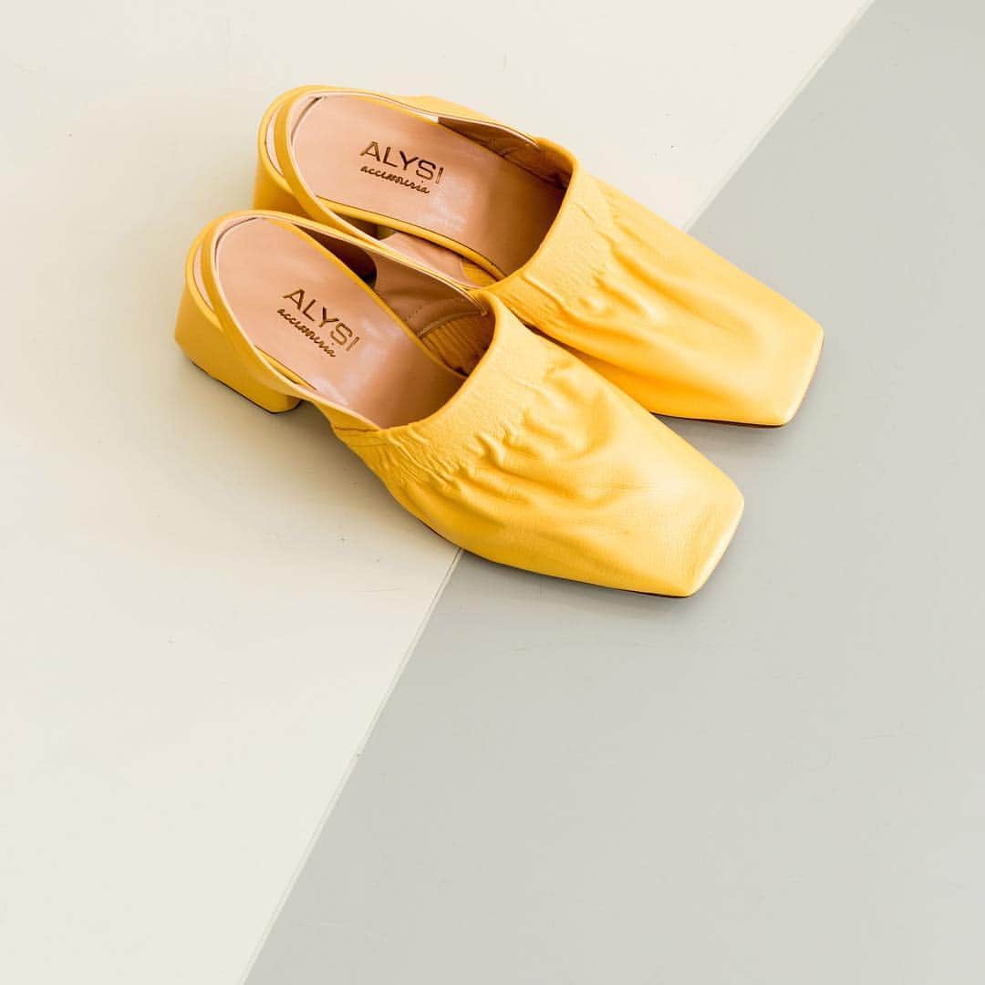 アリジさんのインスタグラム写真 - (アリジInstagram)「What’s your plan for new seasonal shoes must have? ✨ Take a look to ALYSI selection in boutique or on alysi.it ✌🏻 . . #alysi #ss19 #shoes #madeinalysi #yellow #sandals #musthave #getinspired」4月26日 22時13分 - alysiofficial