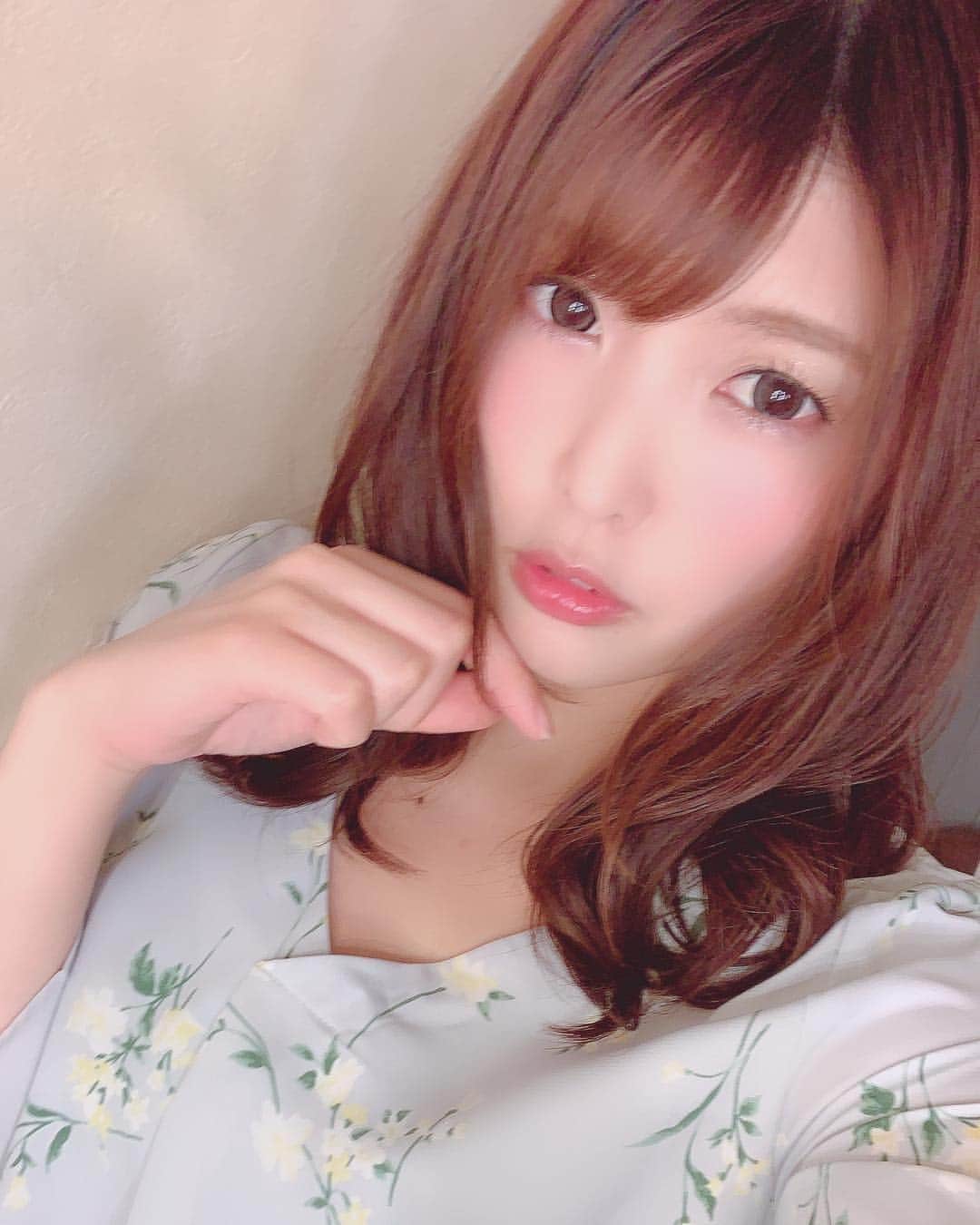 のインスタグラム：「SILK LABOさんで撮影していただいたときのです❤︎ ゆる巻きヘアーかわいい💕」
