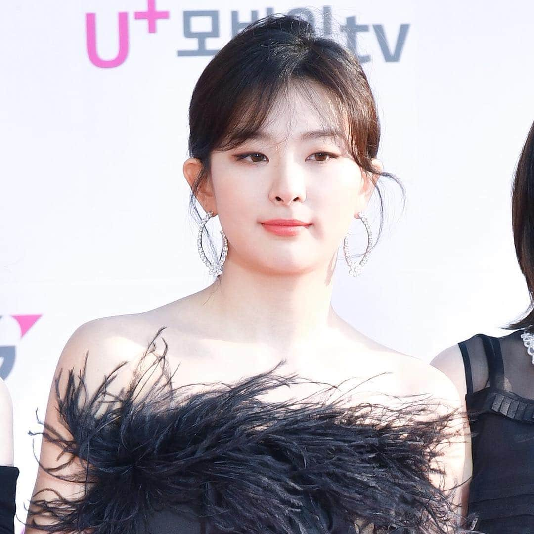 スルギさんのインスタグラム写真 - (スルギInstagram)「SEULGI - The Fact Music Award Red Carpet ✨ 📸 sensible_k; hypertwist_ #REDVELVET #레드벨벳 #SEULGI #슬기 #🐻」4月26日 22時29分 - kristiandawal29