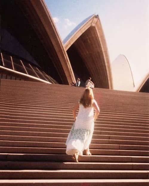 Meganさんのインスタグラム写真 - (MeganInstagram)「Sandy Denny at the Sydney Opera House, 1974 ✨ #sandydenny #sydneyoperahouse #sydney #australia」4月26日 22時37分 - zanzan_domus
