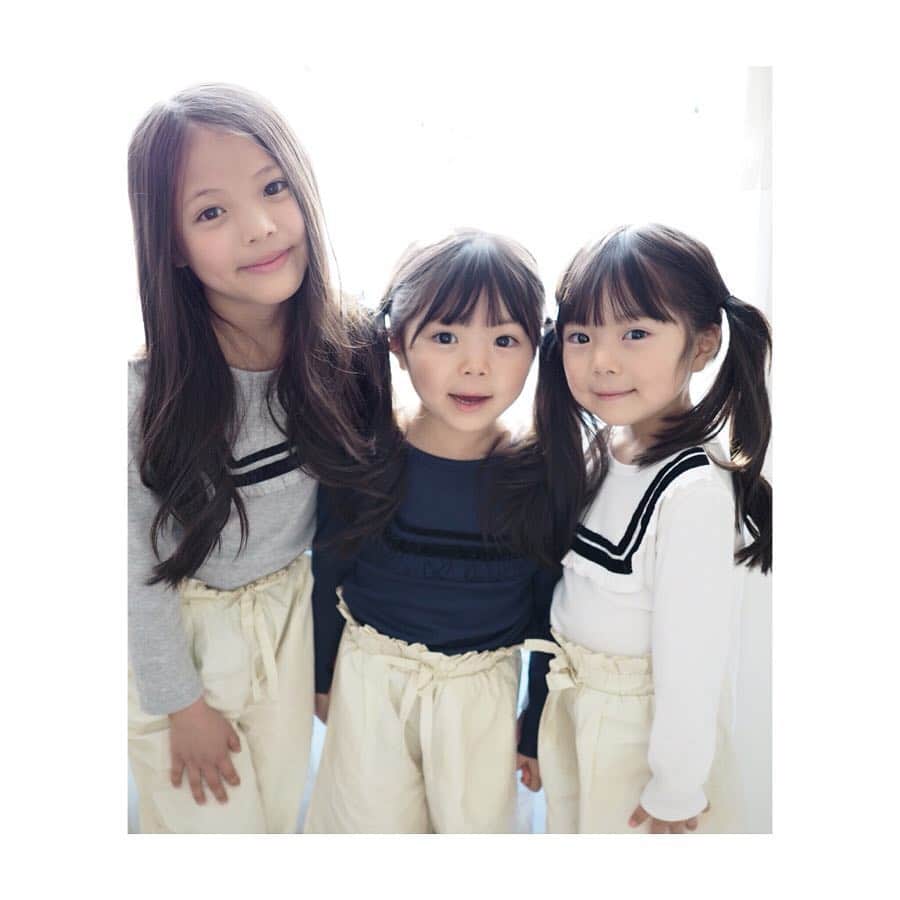 Yukiさんのインスタグラム写真 - (YukiInstagram)「明日からついに G.W.が始まりますね(o^^o)  今年は10連休🍀*゜ お休みの方もお仕事の方も楽しくすごしたいですね✨  近場のお出かけも、遠出も気になって連日お出かけプランをリサーチしてました👀✨ 全国に行きたいところがいっぱいあって決めるのが大変(o^^o)💓 連休中に楽しみな予定もあるので元気にすごしたいです◟̆◞̆💓💓 * * 三姉妹でおそろいのトップスは @mirikids_officialshop さん💓  天気の変わりやすい日は薄手の長袖がちょうどいい◟̆◞̆💓 キッズモデルの募集もされてるので、気になる方はぜひ見てみてください(o^^o) * * たのしい連休をお過ごしください☆*°」4月26日 22時30分 - yukikuu96