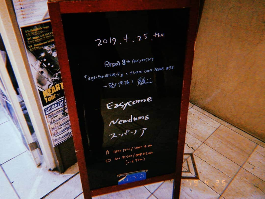 林智美 さんのインスタグラム写真 - (林智美 Instagram)「昨日のNewdums🎸 * いやーーー良かったなぁ。 ライブ見る度にカッコ良さが増してるので、 きっと #オドクル ではさらにその良さが 増し増してることでしょう。 * すごく気合い入れてくれるのが嬉しくて。 ぜひその気合いのライブを見逃さないで～🎤 * 【#踊るCruising】 ⚠️一週間切りました‼️ * 来週の木曜日、5月2日！ 神戸VARIT.にて 17:30open/18:00start * 【🎟️チケット取り置き受付中‼️】 ご連絡お待ちしてます～！ * #ライブ #live #ライブハウス #livehouse #イベント #event #自主企画 #神戸varit #神戸バリット #バリット #神戸 #kobe #allaboutparadise #オルパラ #ペペッターズ #ソウルズ #バンド #さとうもか #関西 #ライブ好きな人と繋がりたい #ゴールデンウィーク #遊びに来てね #乾杯🍻 #大阪 #osaka #心斎橋 #livehousepangea #心斎橋パンゲア」4月26日 22時31分 - h_tomomi_i