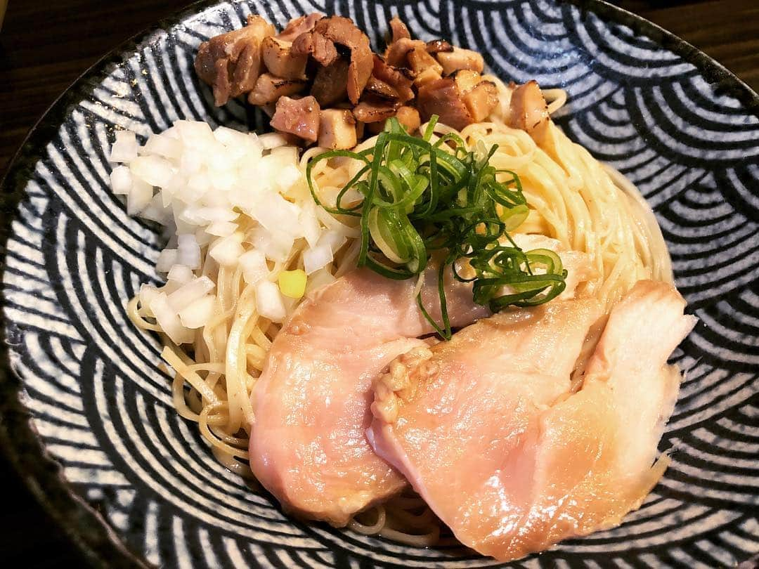 三宅智子さんのインスタグラム写真 - (三宅智子Instagram)「今日の賄いも美味し過ぎた♪  通常メニューも最高に美味しい田なかですが、賄いで出してくれる創作的なラーメンやつけ麺も全部、通常メニューに加えてほしい美味しさ！  この美味しさを世界中の人に伝えたい！」4月26日 22時55分 - tomoko1121m