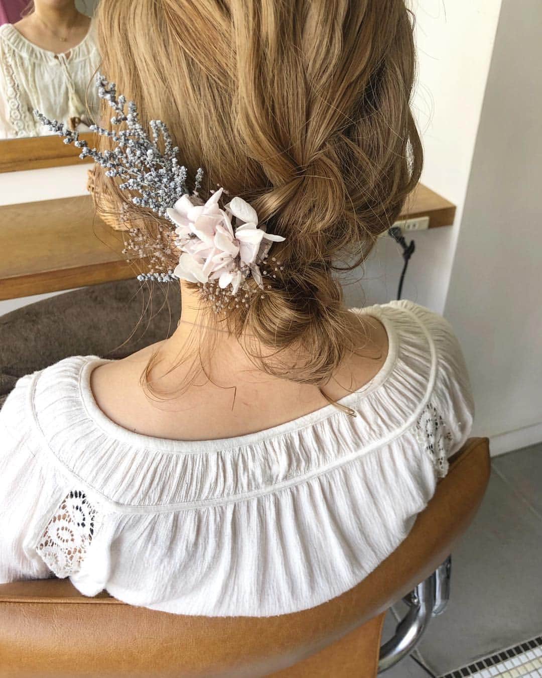 和田美由紀さんのインスタグラム写真 - (和田美由紀Instagram)「#loren_miee 🕊💕#hair#hairarrange#hairstyle#arrange#wadami_arrange#ヘアスタイル#ウェディング#ブライダル#ヘアアレンジ#ヘア#アレンジ#ファッション#ヘアメイク#メイク#愛知#名古屋#美容師#美容室#LOREN#lorensalon#スタイリング」4月26日 22時48分 - miyuwada