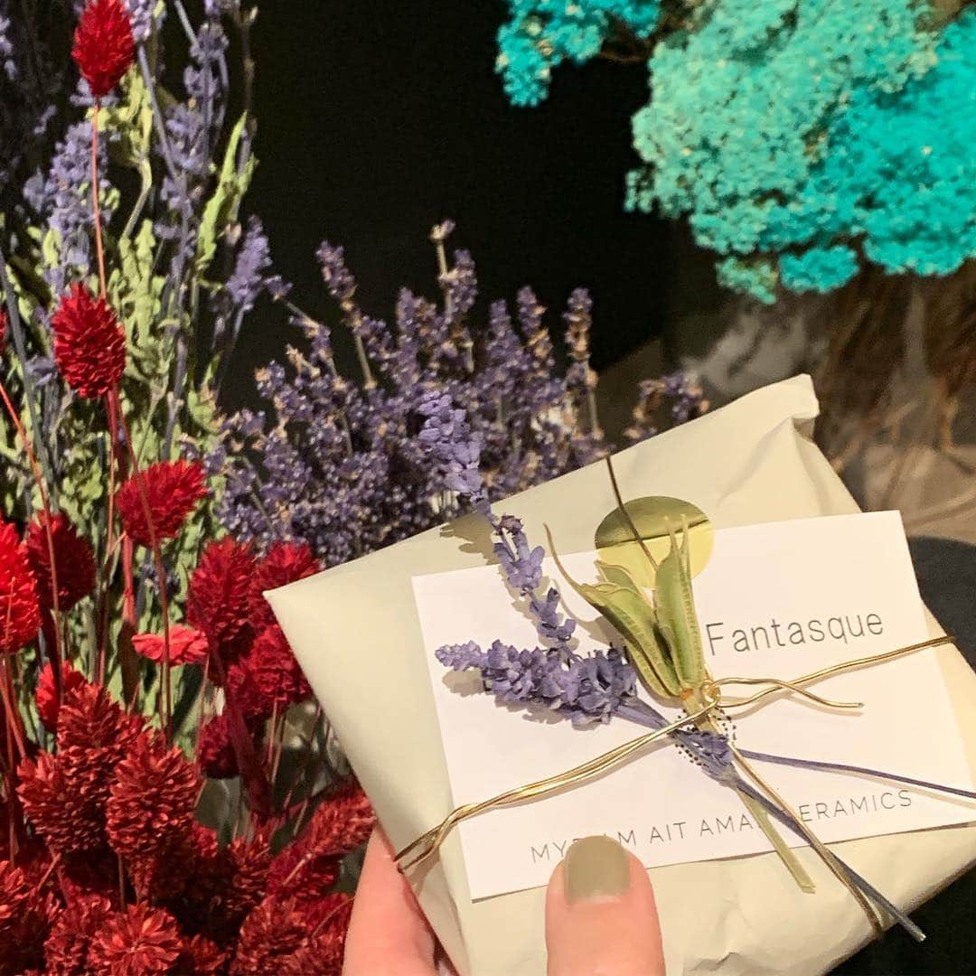 風間ゆみえのインスタグラム：「MYRIAM AIT AMAR POP UP🦋✨ ミリアムのフラワーベースをお買い上げのお客様には、こちらのギフトラッピングでお渡しさせていただきます😊😊 @la_boutique_fantasque  @myriam_ait_amar  @maisondereefur」