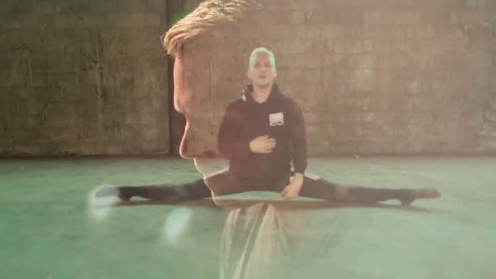 イーライ・リエブのインスタグラム：「Dance music video for my cover of #Sober by @ddlovato featuring my ever so talented boyfriend @tylerjamesmalone! 👬🌈 link in bio! #demilovato」