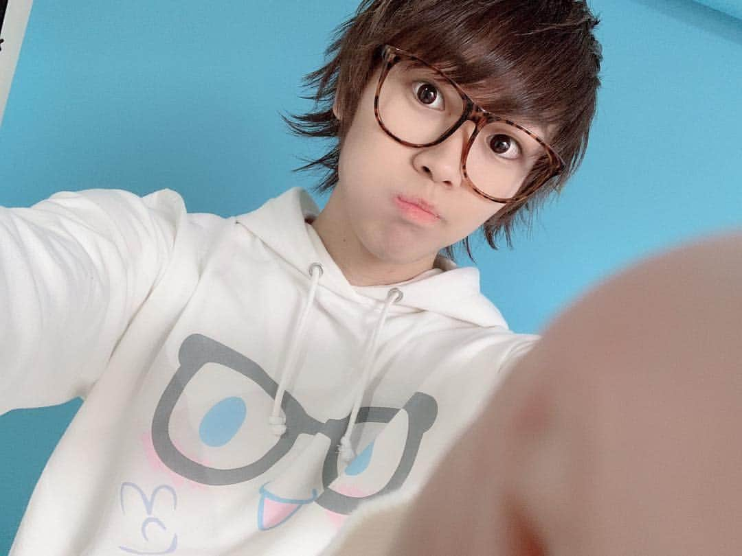 イニ（じん）さんのインスタグラム写真 - (イニ（じん）Instagram)「シナモングッズ発売中でございます https://fanz.shop/creator/JINJIN1027」4月26日 23時12分 - jinjin10272